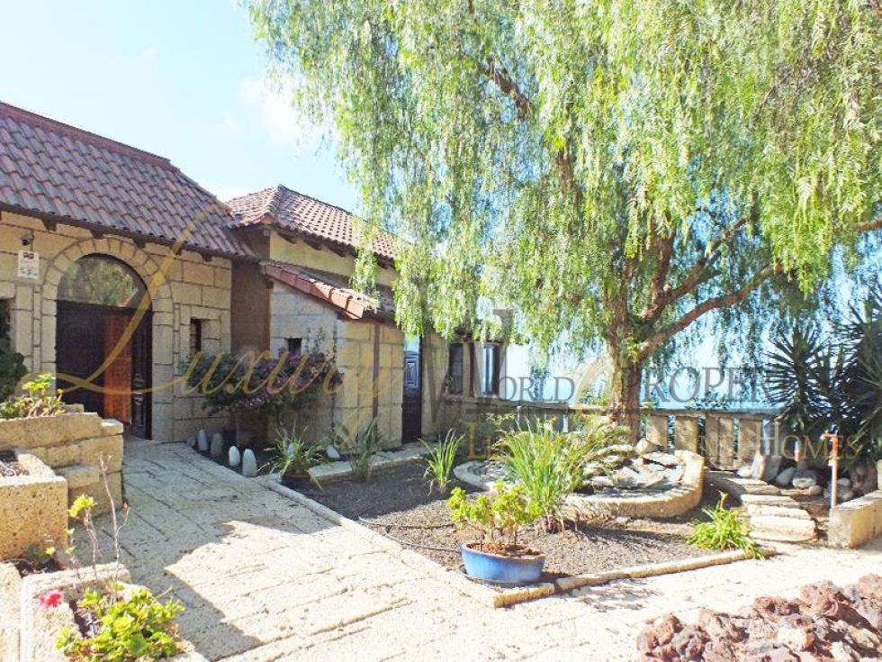 Villa for sale in  Barrio Los Menores, Spain - LWP4382 Finca en Los Menores