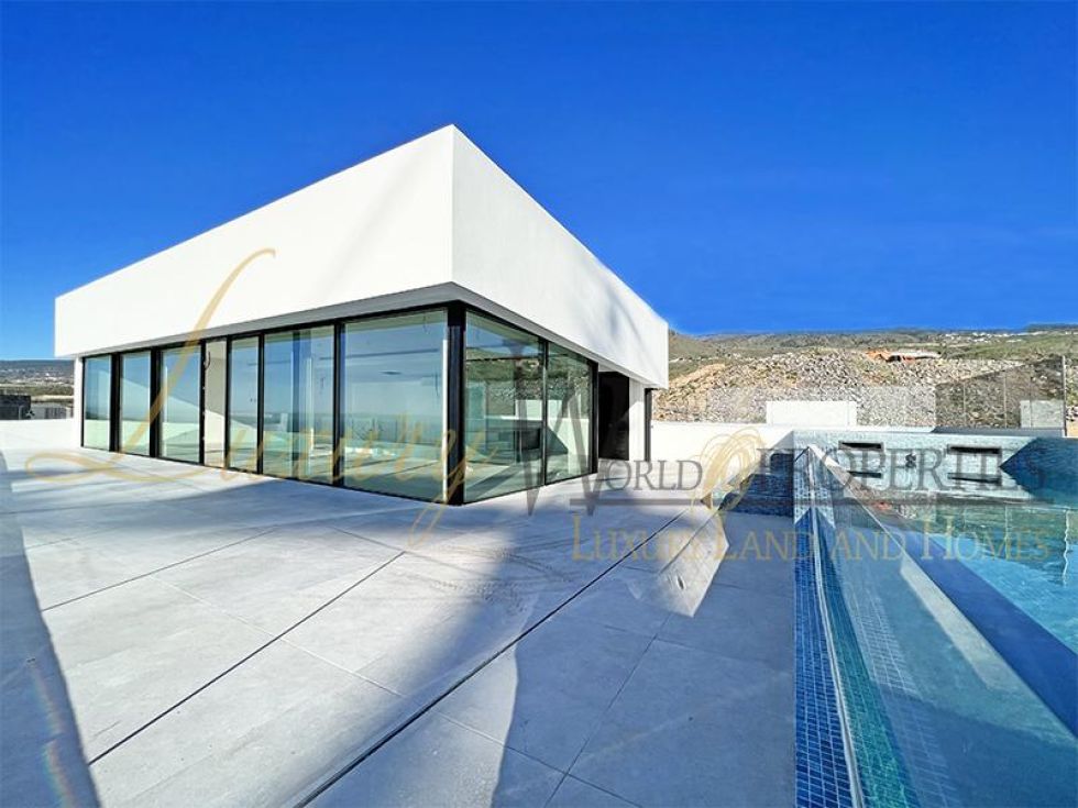 Villa for sale in  Piedra Hincada, Spain - LWP4570 Villa en Abama - Guia de Isora