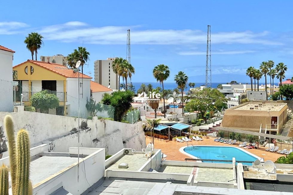 Villa for sale in  Playa de la Américas, Spain - MT-0612241