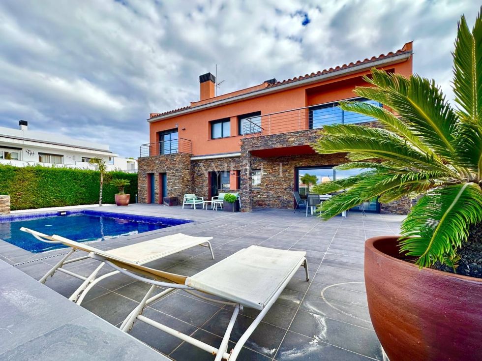 Villa for sale in  Barcelona, Spain - P2224