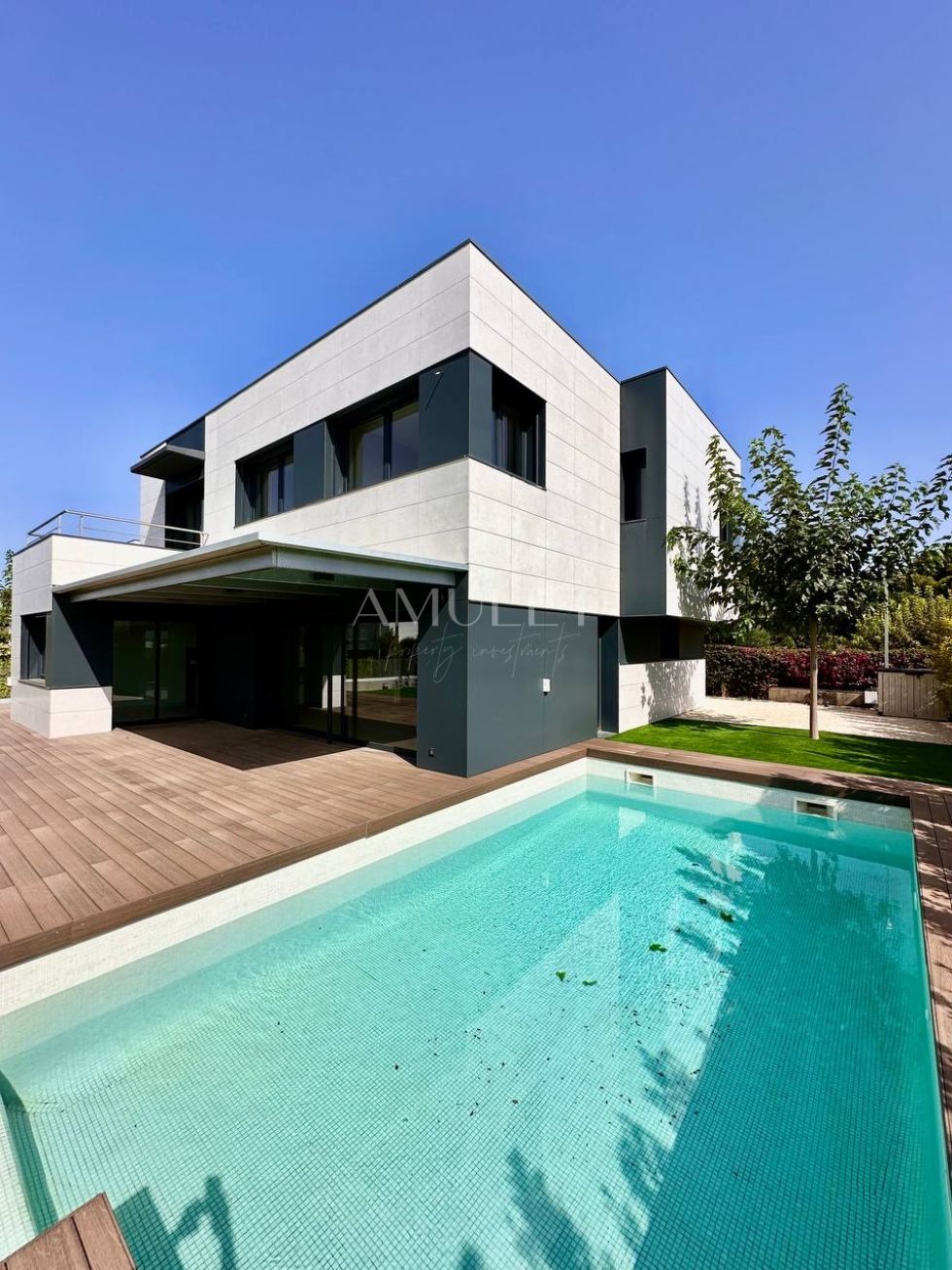 Villa for sale in  Sant Andreu de Llavaneres, Spain - P2226