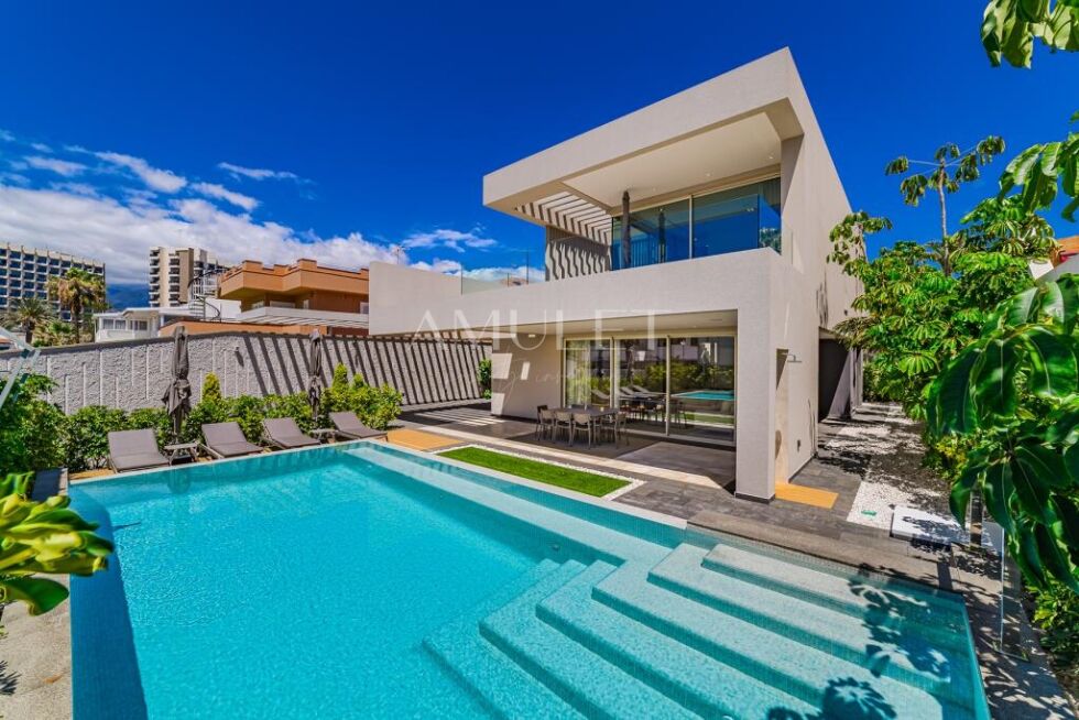 Villa for sale in  Playa de las Américas, Spain - P2513